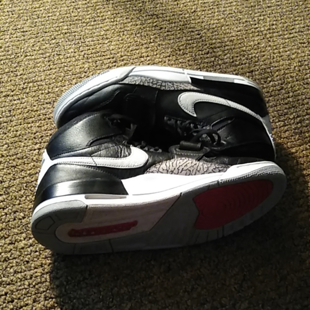 Pair of size 10 mens Jordans Legacy 312